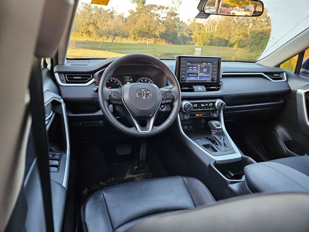 2022 Toyota RAV4 XLE Premium 12