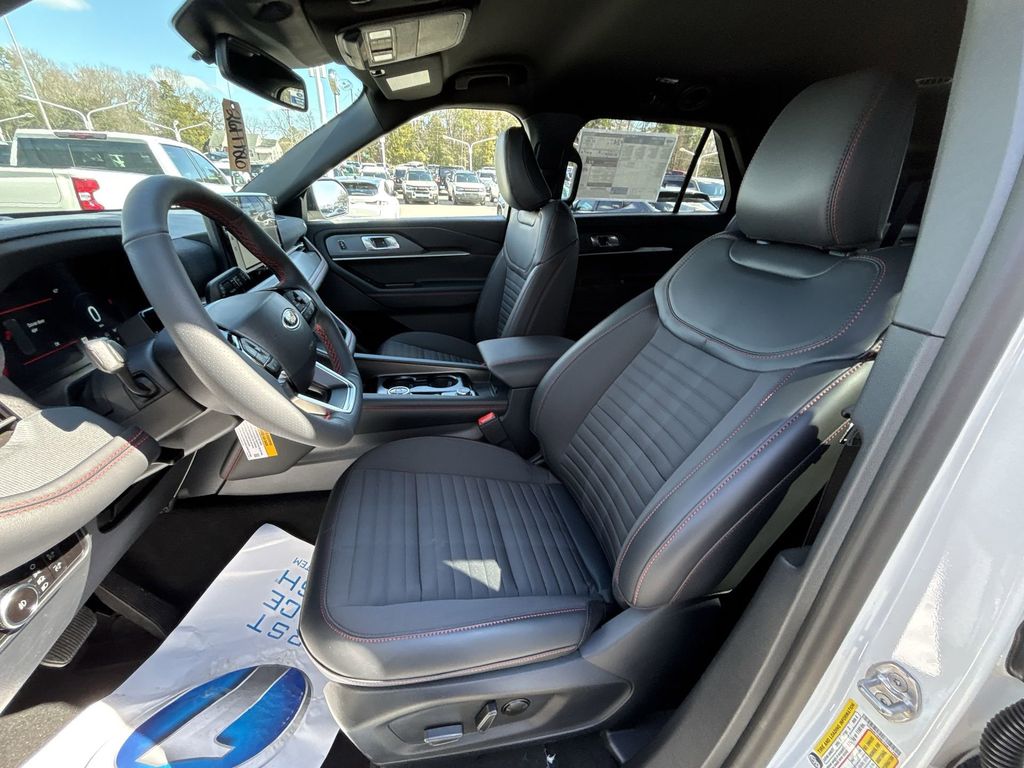 New 2026 Star White Metallic Tri-Coat Ford ST-Line image 13