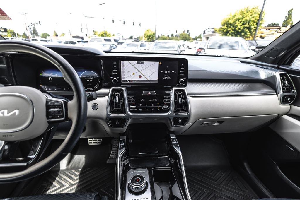 2023 Kia Sorento Plug In Hybrid SX Prestige thumbnail 25