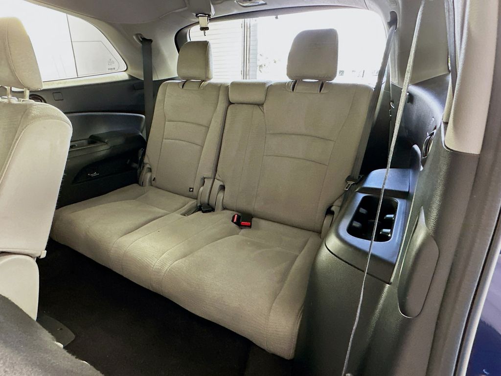 Thumbnail: 2017 Honda Pilot - 26