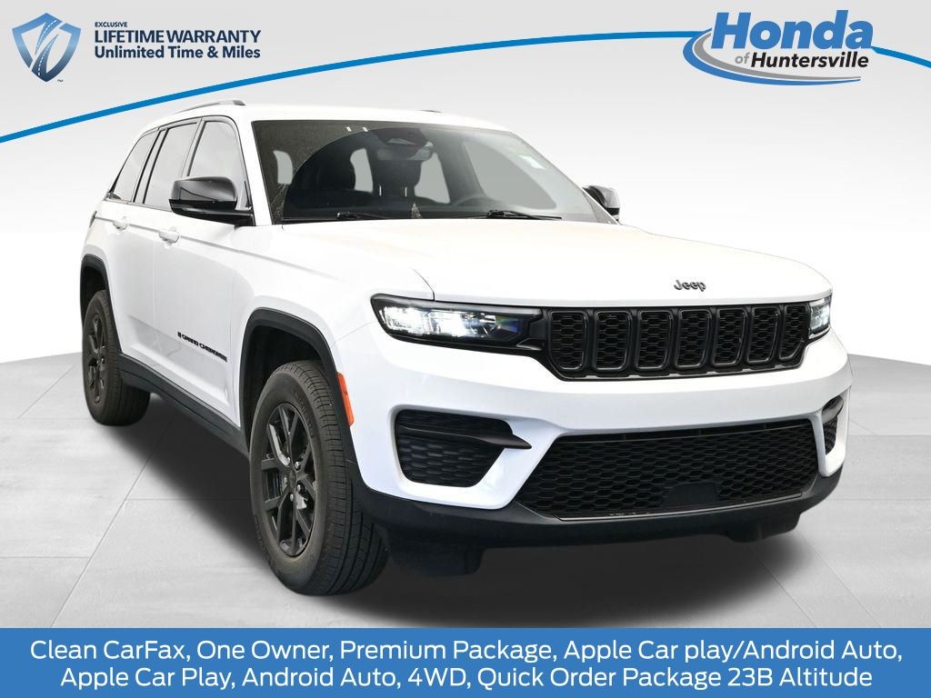 Bright White Clearcoat 2024 Jeep Grand Cherokee Altitude 4WD SUV / Crossover Four-Wheel Drive 8-Speed Automatic