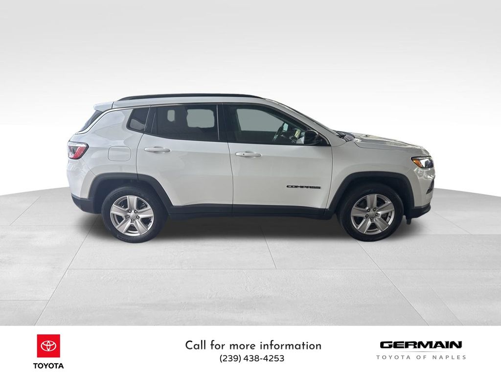 2022 Jeep Compass Latitude photo 2
