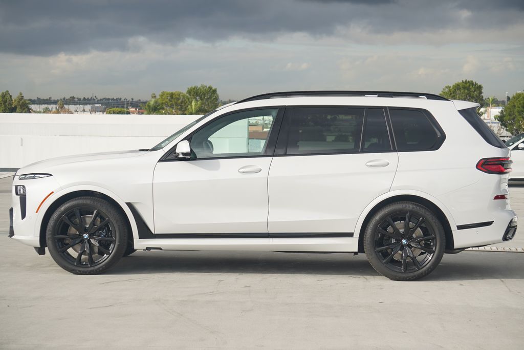 Thumbnail: 2026 BMW X7 - 4