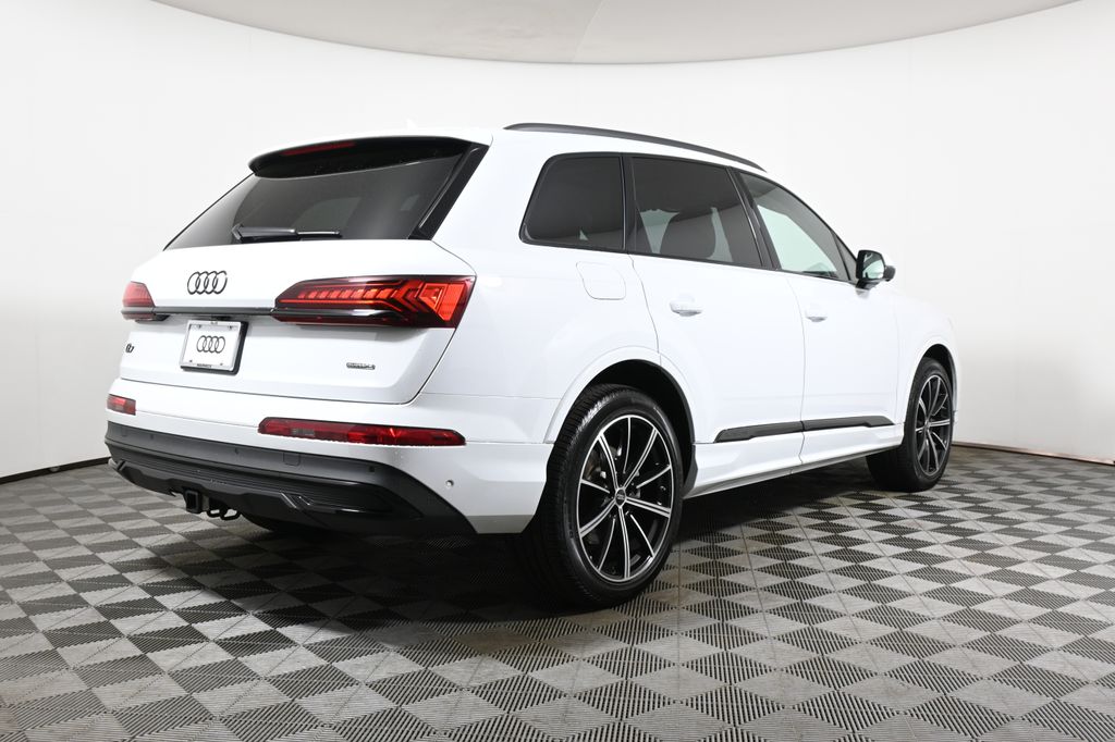 Thumbnail: 2023 Audi Q7 - 7