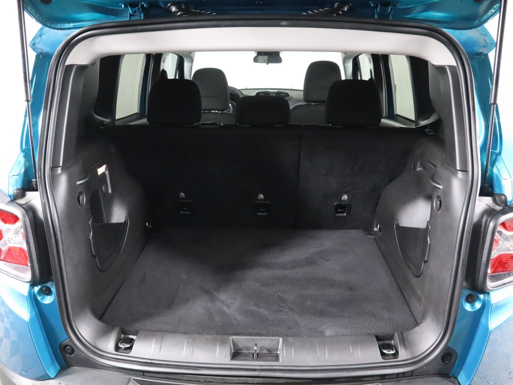 Thumbnail: 2021 Jeep Renegade - 28