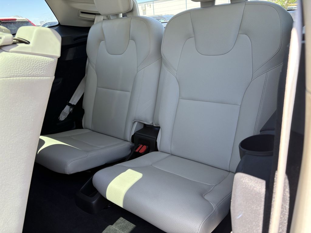 Used 2022 Denim Blue Metallic Volvo T6 Momentum image 25