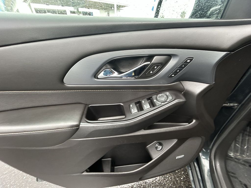 Thumbnail: 2020 Chevrolet Traverse - 13