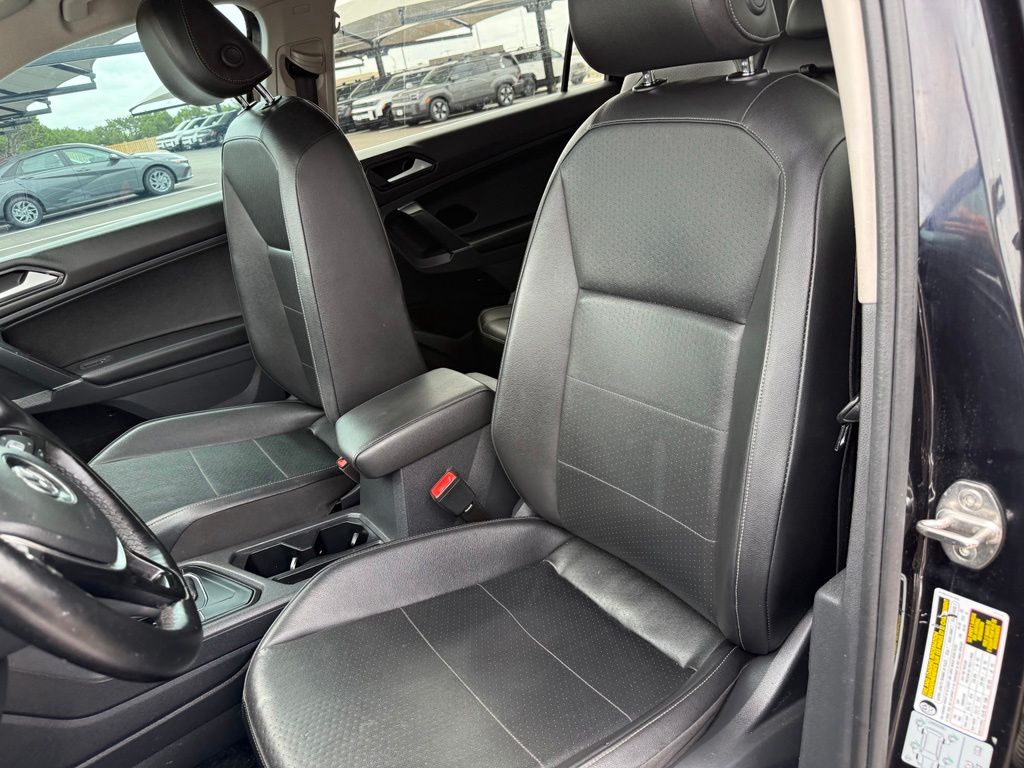 Thumbnail: 2018 Volkswagen Tiguan - 14