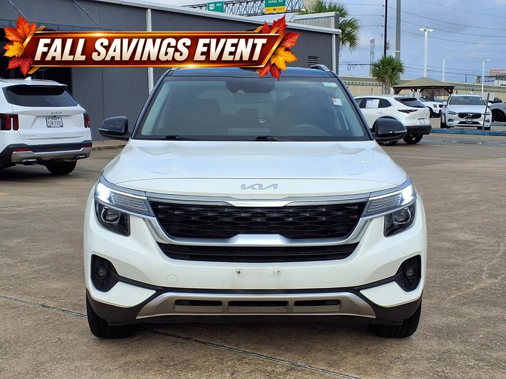 2023 Kia Seltos S White at DeMontrond Auto Country