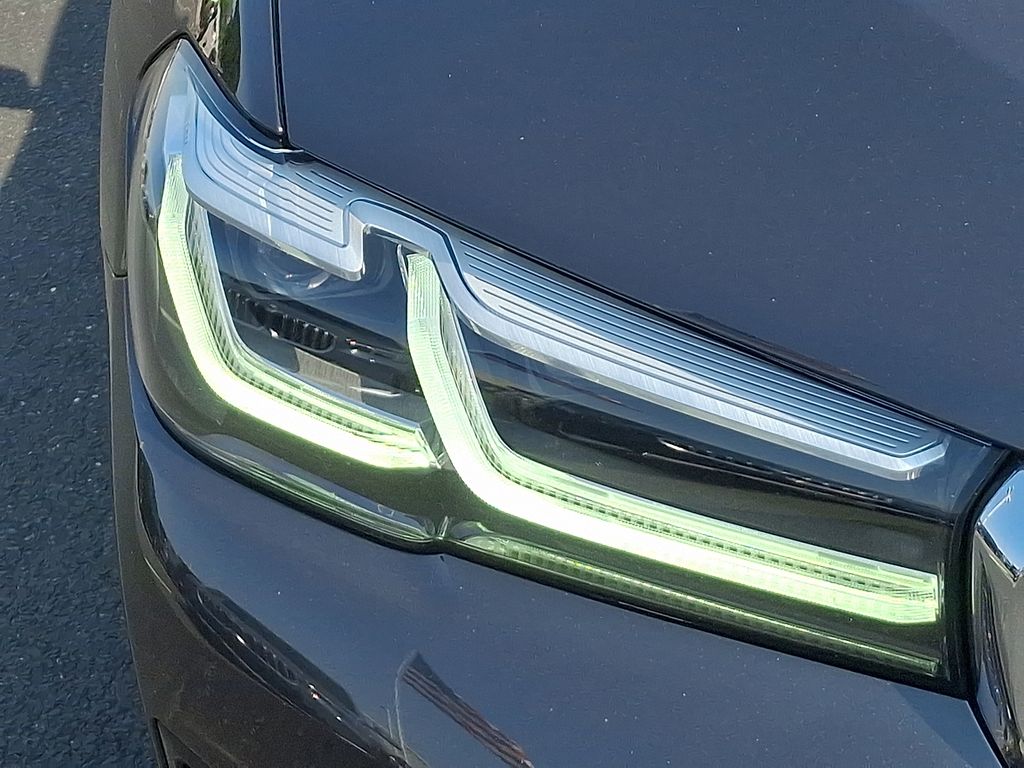 2022 BMW 5 Series 540i xDrive 9