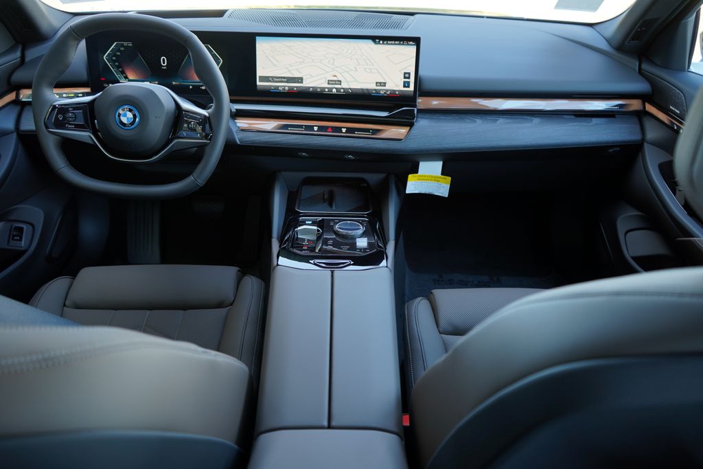 Thumbnail: 2026 BMW i5 - 14