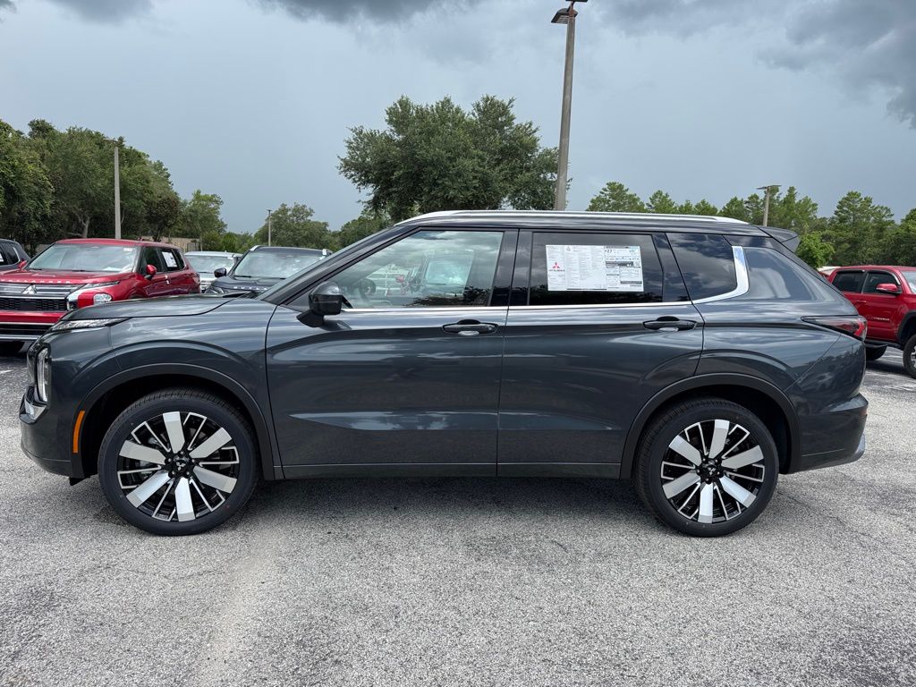 2025 Mitsubishi Outlander SEL photo 4