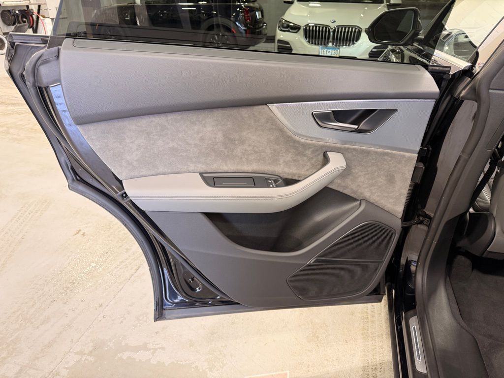 Thumbnail: 2021 Audi SQ8 - 20