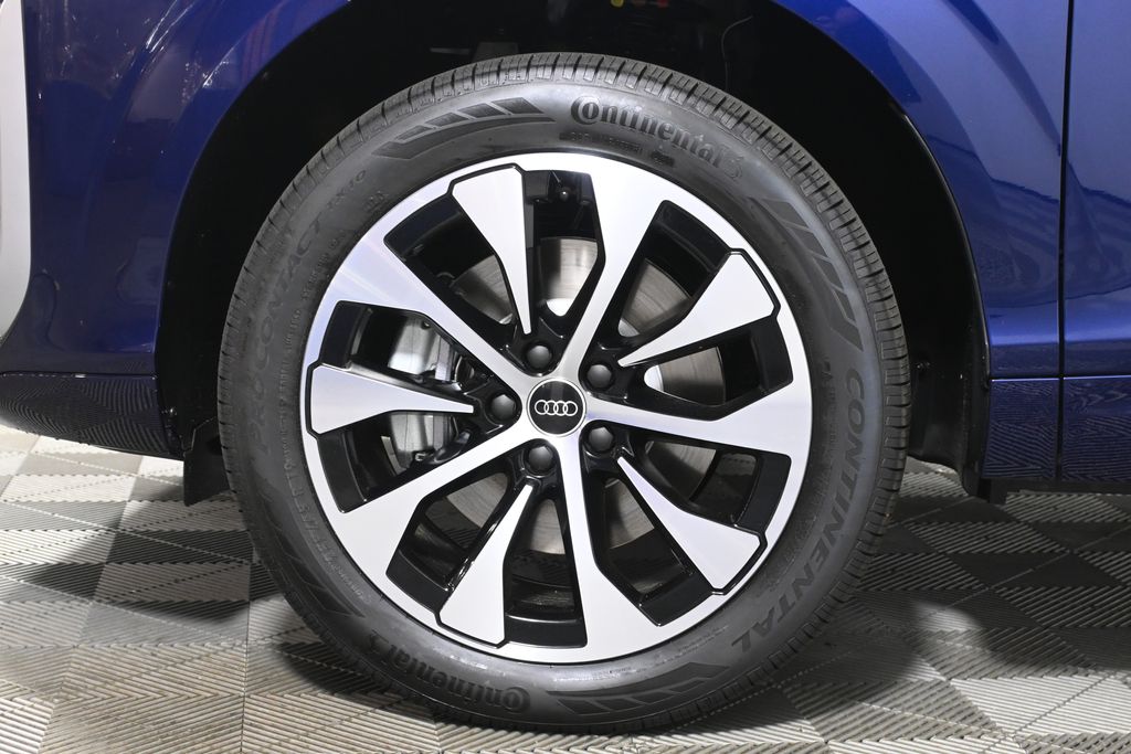 Thumbnail: 2026 Audi Q3 - 12