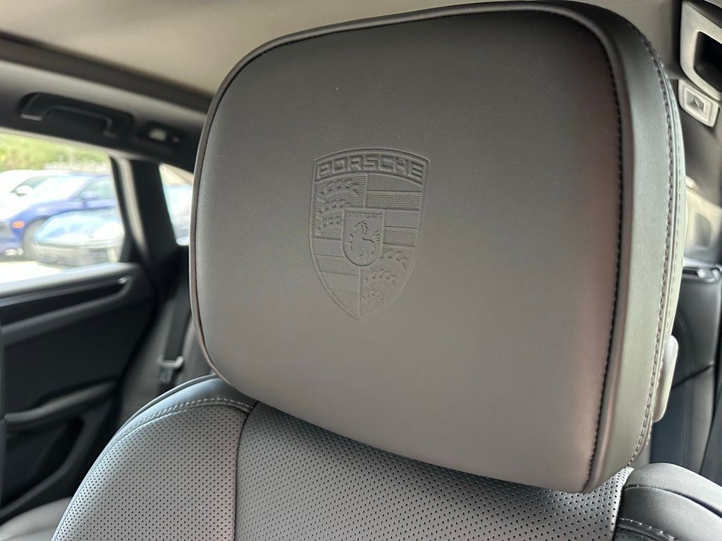 Thumbnail: 2025 Porsche Macan - 18