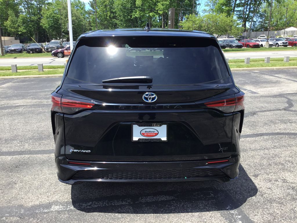 Thumbnail: 2025 Toyota Sienna - 4