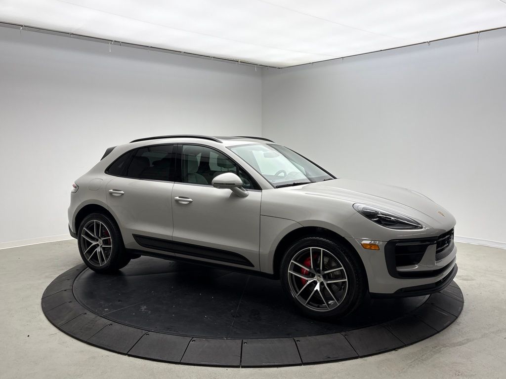 Thumbnail: 2023 Porsche Macan - 9