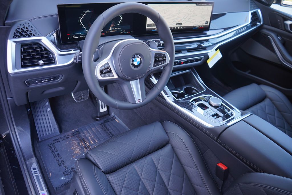 2025 BMW X7 xDrive40i 12