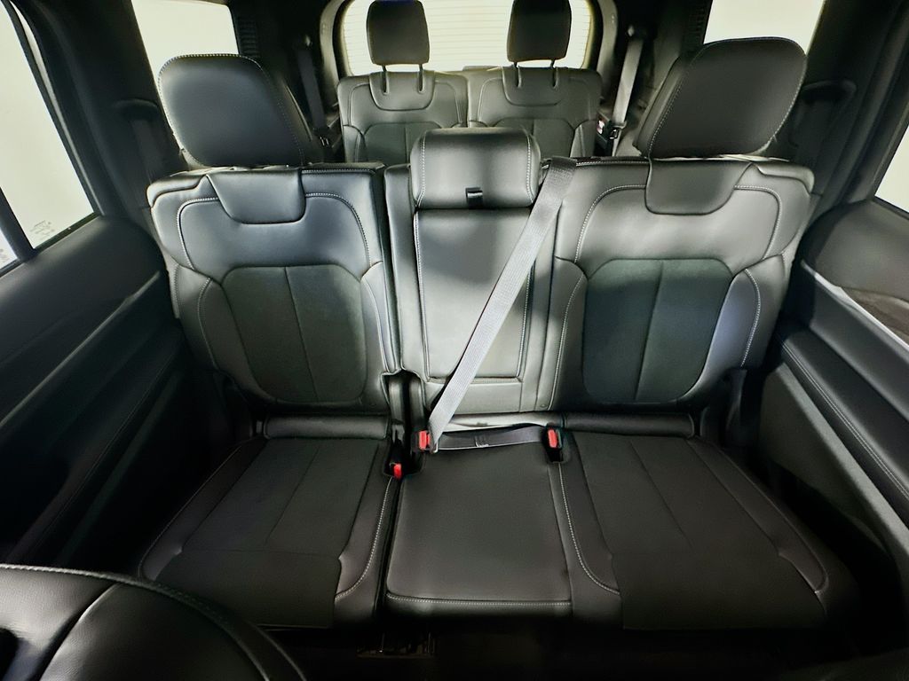 New 2026 White/off-white Jeep Laredo Altitude image 10