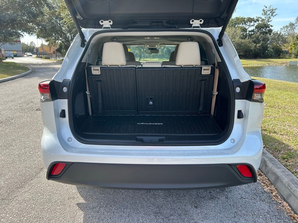 Thumbnail: 2025 Toyota Highlander - 10