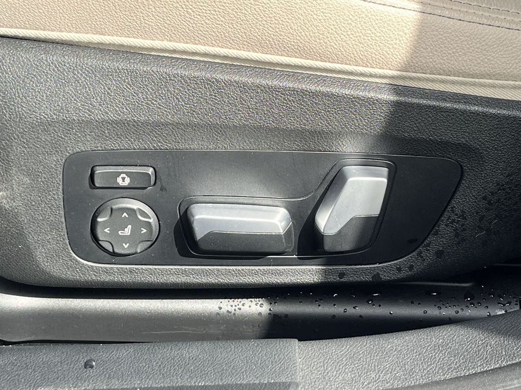 Thumbnail: 2023 BMW i4 - 12