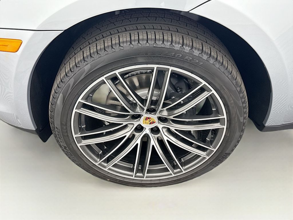 Thumbnail: 2026 Porsche Macan - 31