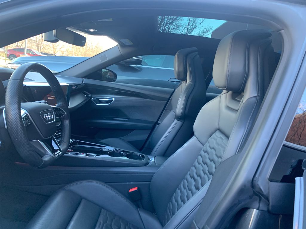 Thumbnail: 2023 Audi e-tron GT - 7