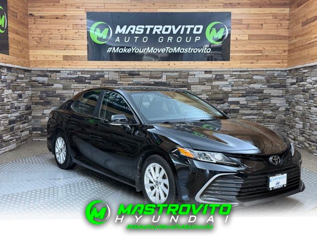Midnight Black Metallic 2022 Toyota Camry Sedan Front-Wheel Drive 8-Speed Automatic