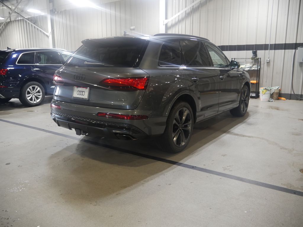 Thumbnail: 2026 Audi Q7 - 5