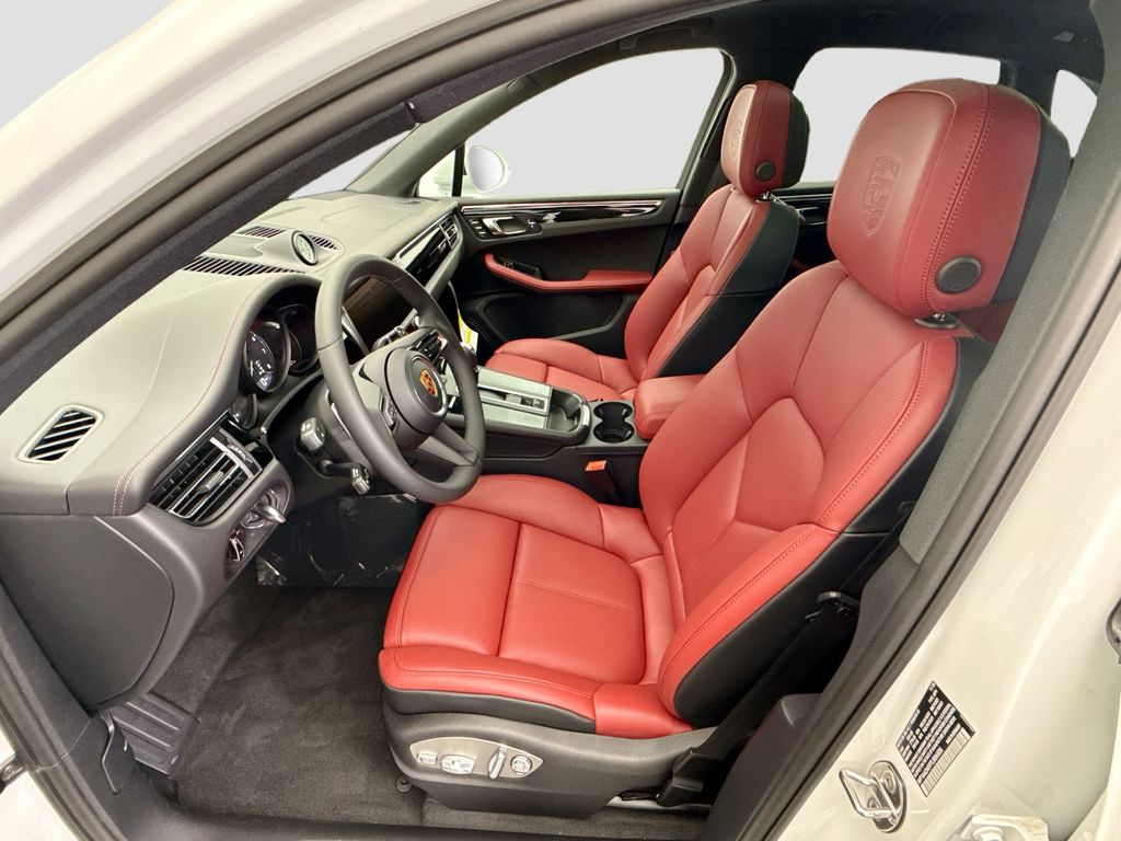 Thumbnail: 2026 Porsche Macan - 5