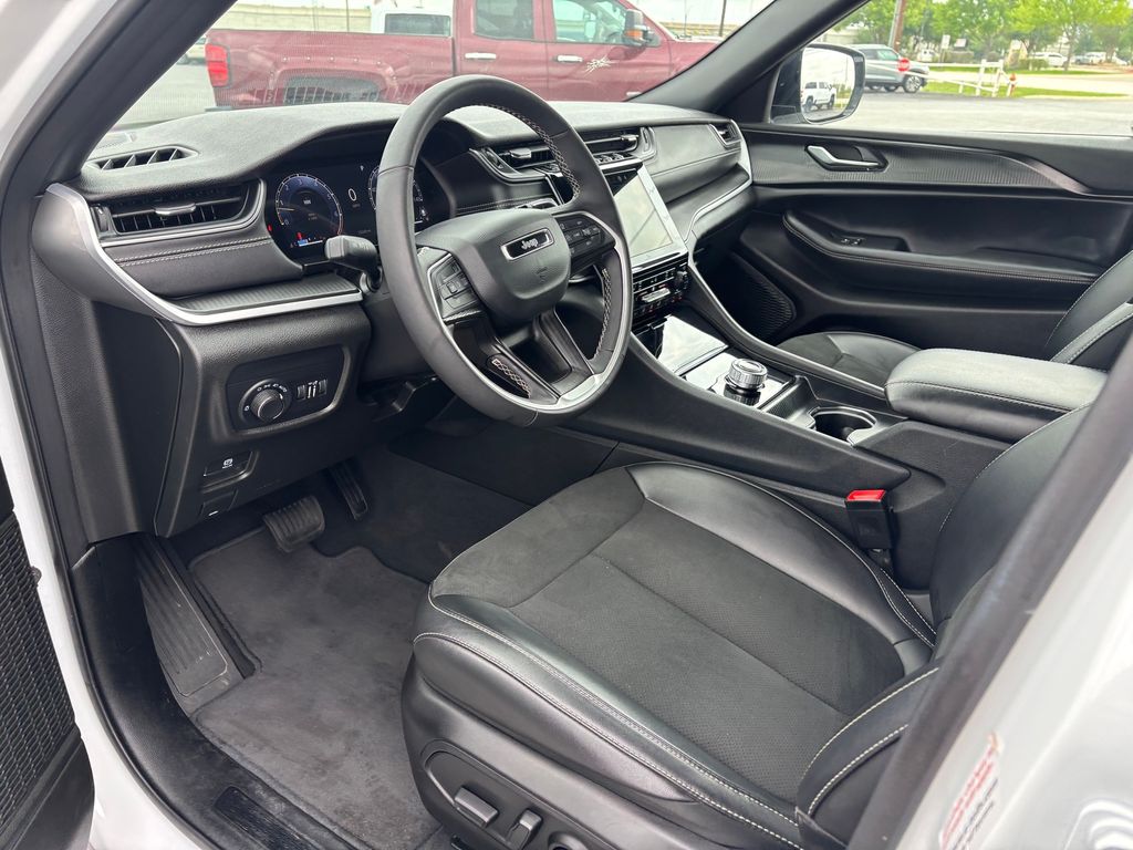 Used Car 2025 Jeep Grand Cherokee  Altitude For Sale Under $40,000 In Austin, Texas