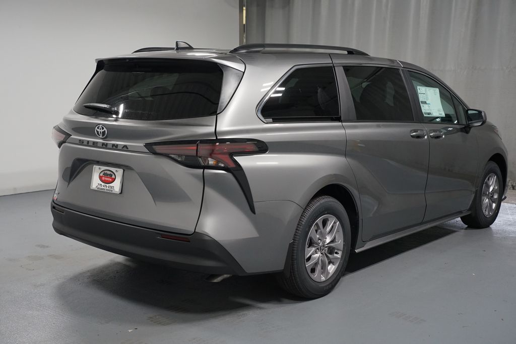 Thumbnail: 2026 Toyota Sienna - 8