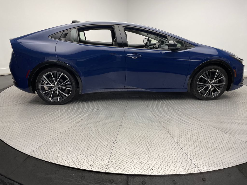 2023 Toyota Prius Limited 4