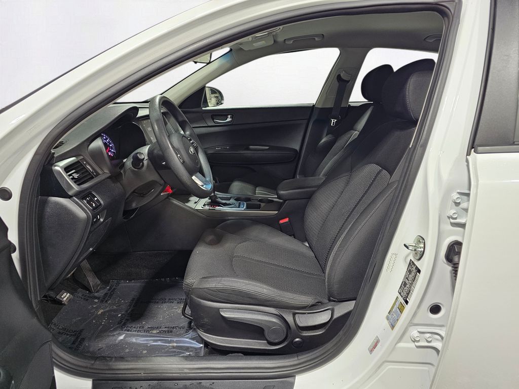 Used 2020 White Kia LX image 21