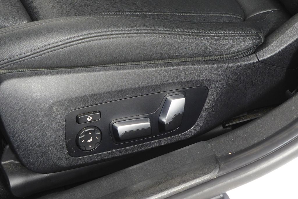 Thumbnail: 2019 BMW 3 Series - 23