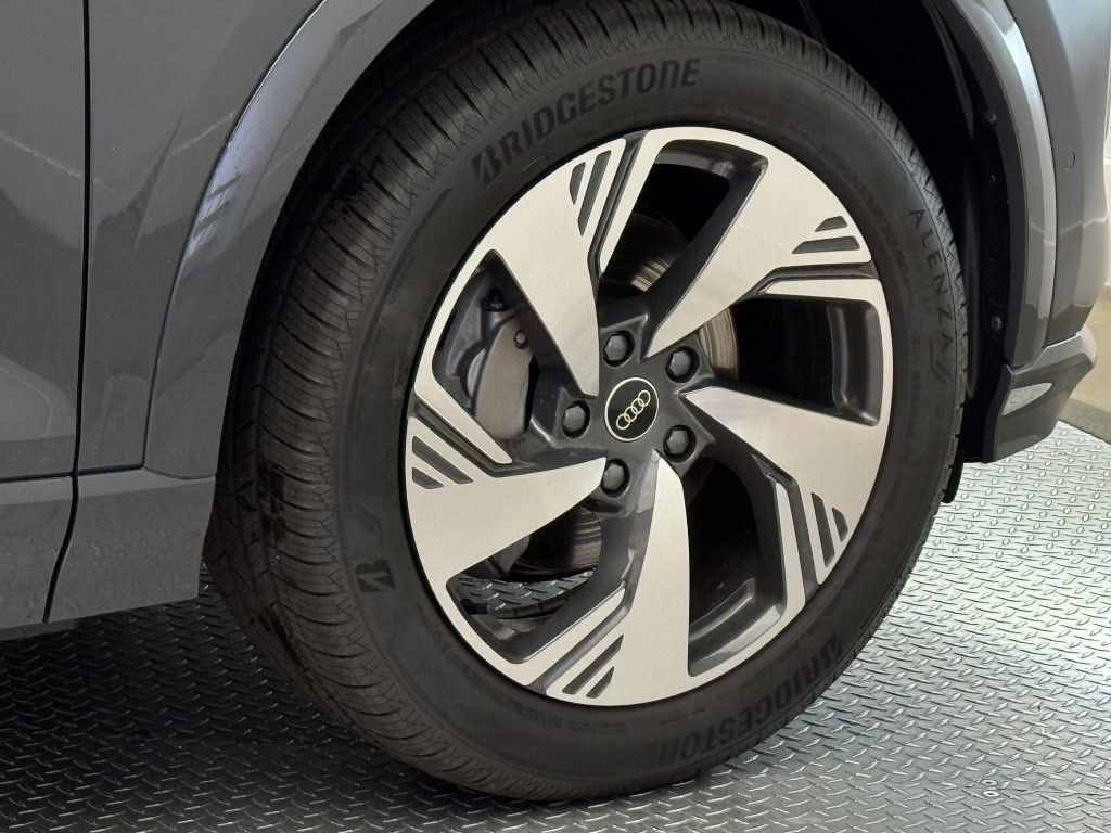 2025 Audi e-tron Premium 12
