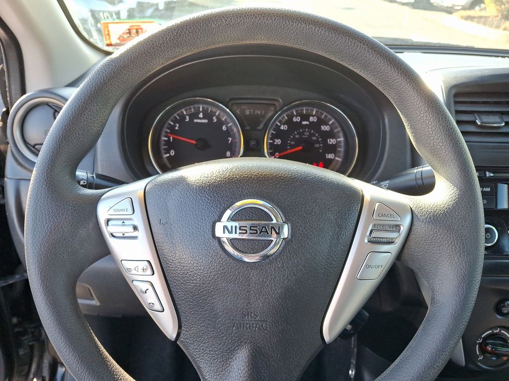 2016 Nissan Versa 1.6 SV 17