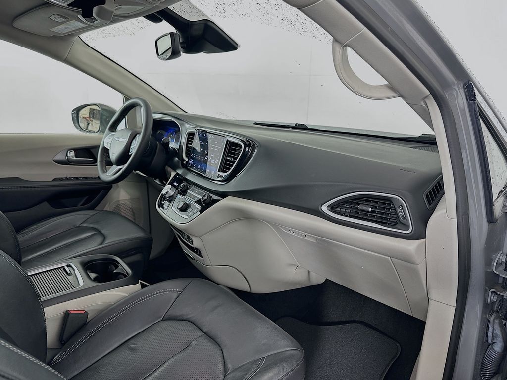 Thumbnail: 2022 Chrysler Pacifica - 30