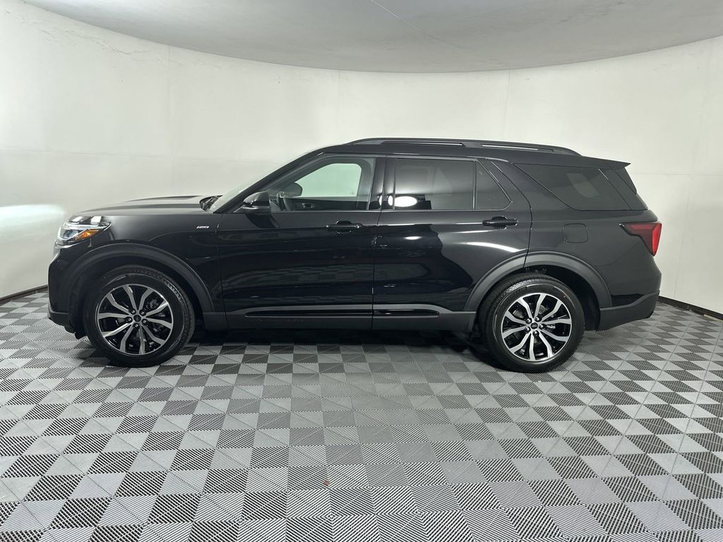 2025 Ford Explorer ST-Line 4