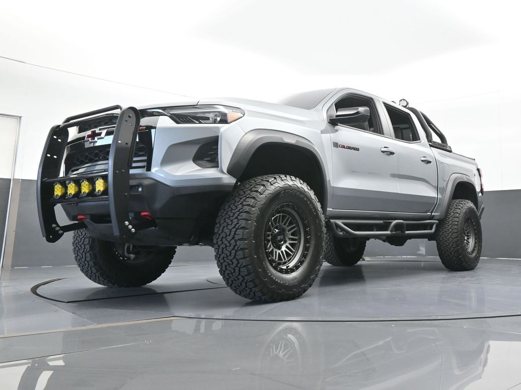 Used 2025 Sterling Gray Metallic Chevrolet ZR2 image 61