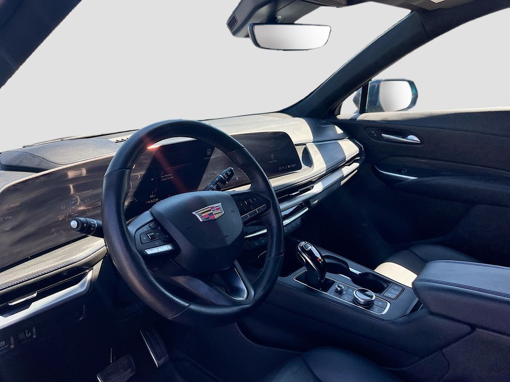 Used 2025 Green Cadillac Sport image 9