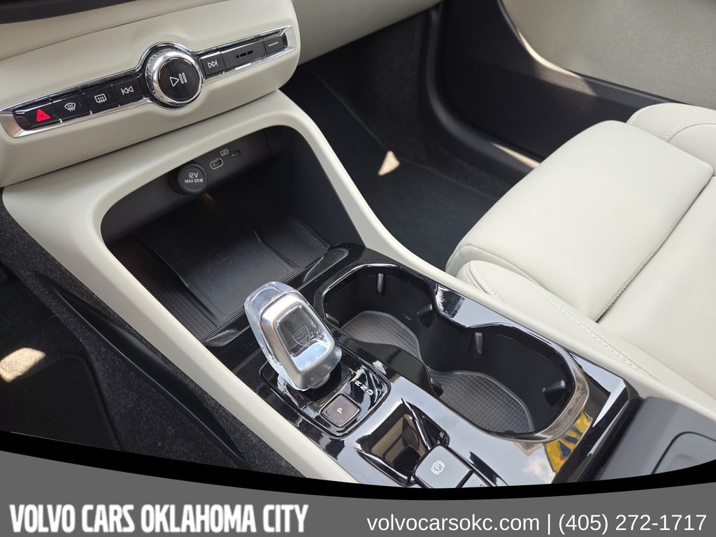 2026 Volvo XC40 Plus - Photo 22
