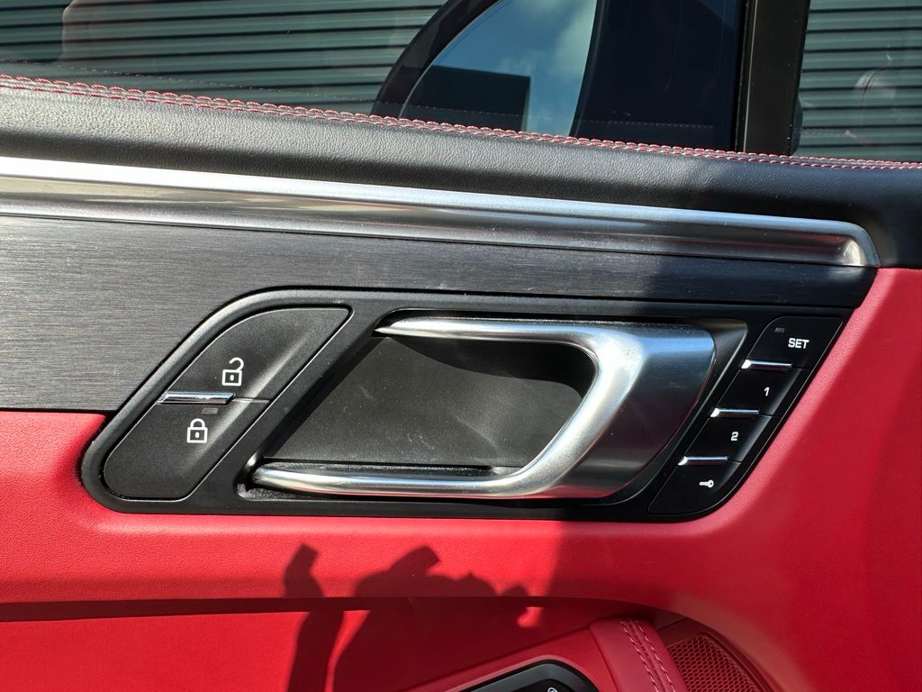 Thumbnail: 2020 Porsche Macan - 19