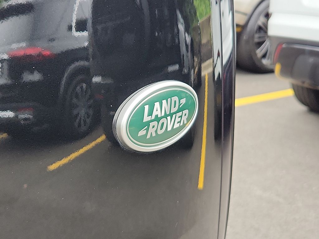 Thumbnail: 2023 Land Rover Range Rover - 32