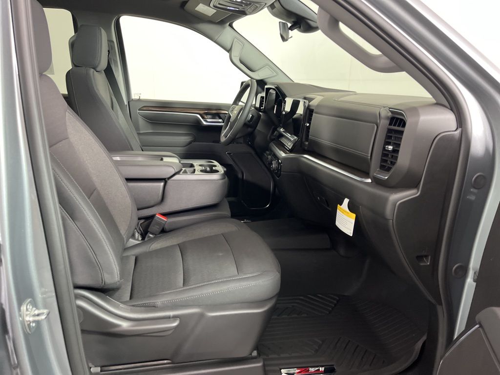 Thumbnail: 2026 Chevrolet Silverado 1500 - 9