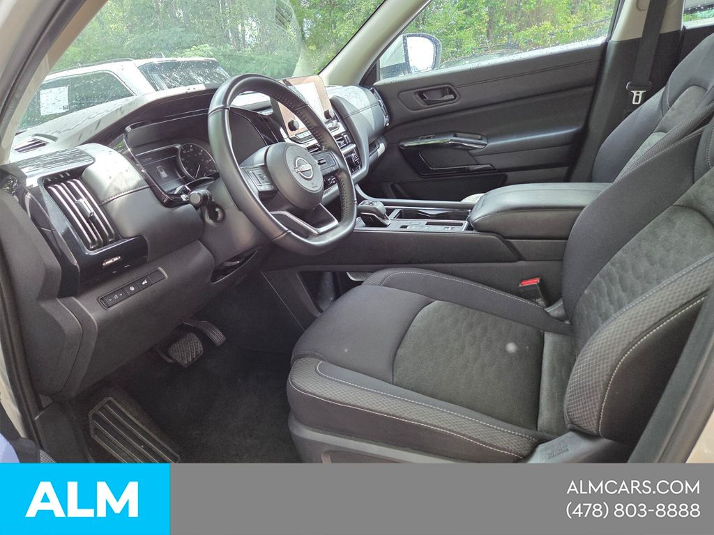 Used 2025 Silver Nissan SV image 3
