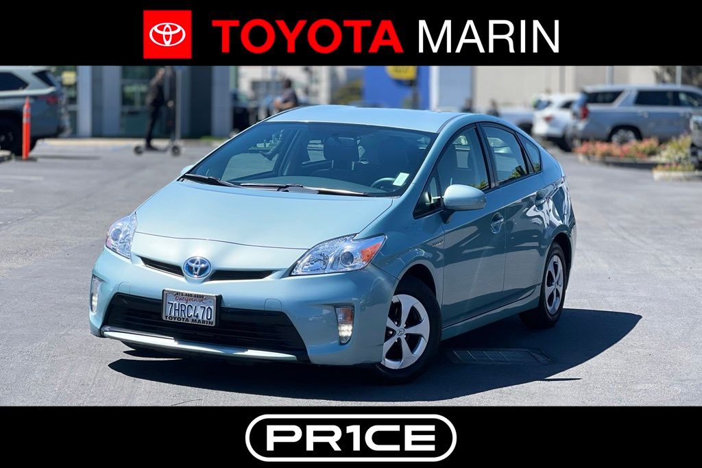 2015 Toyota Prius Three's photo