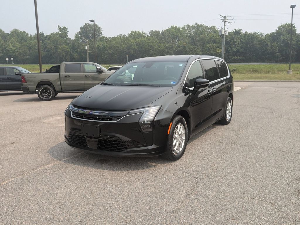 Diamond Black Crystal Pearlcoat 2027 Chrysler Pacifica Minivan Front-Wheel Drive 9-Speed Automatic