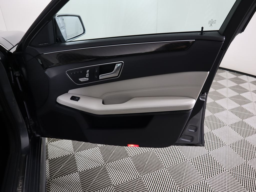 Thumbnail: 2016 Mercedes-Benz E-Class - 26