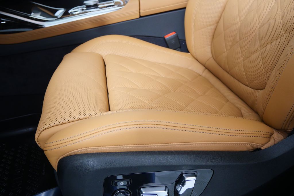 Thumbnail: 2026 BMW X7 - 9